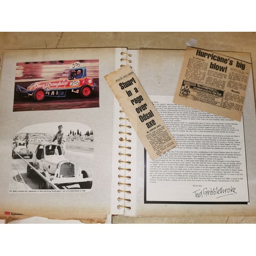 91 - Bundle of 1960/70's short circuit and stock car miscellaneous including scrap book, photographs, pro... 