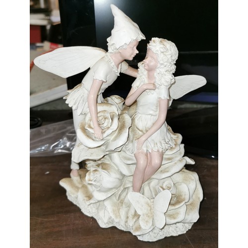 57 - 23 cm tall kissing fairys figure