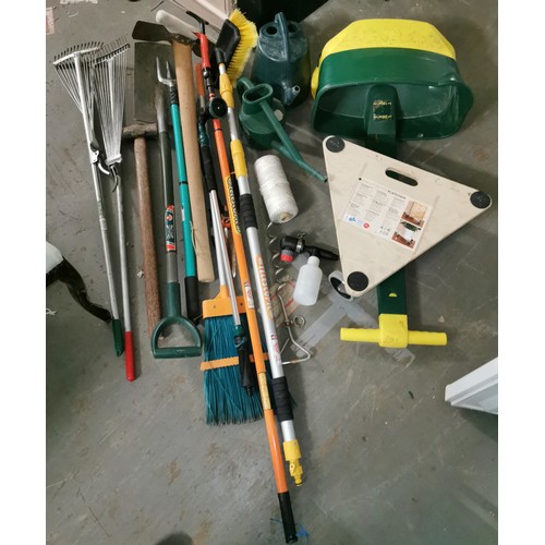 15 - Bundle of assorted garden and outdoor related tools etc