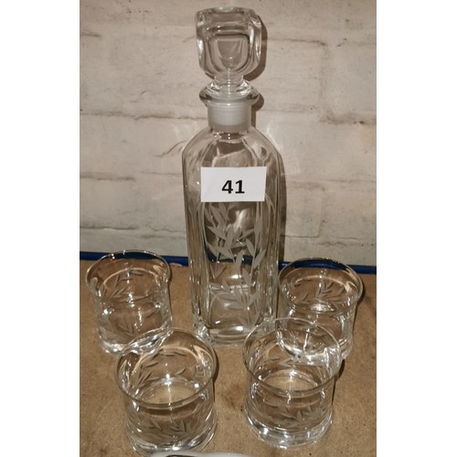 41 - Etched crystal whisky decanter with 4 x matching glasses