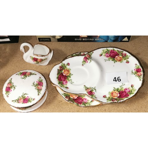 46 - Royal Albert old country roses bundle of swan, lidded powder pot and 2 x cake plate saucers