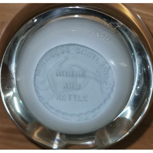 42 - Caithness Scotland 1983 limited edition, 251/1000, 7 cm diameter round with flat top 'Robin & Kettle... 