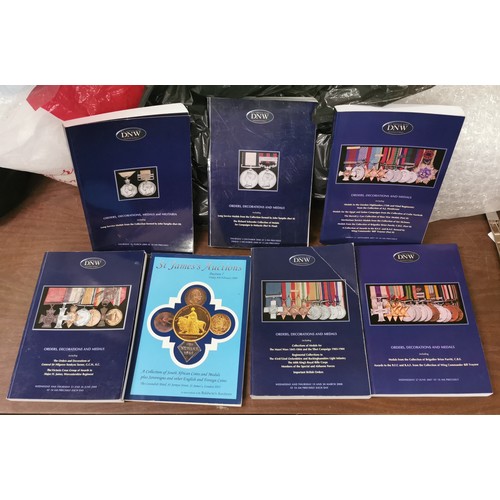 324 - Bundle of 6 x DNW & 1 x St James's 2008 military medal catalogues