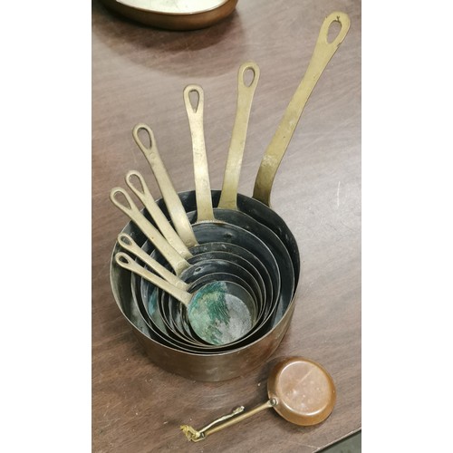 137 - Graduated set of 9 x vintage copper and brass hanging kitchen pans