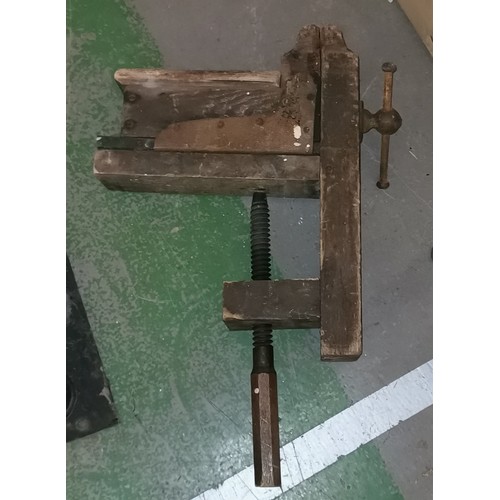 81 - Antique large wooden bench mount vice in good working condition