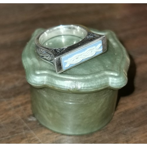 15 - Birmingham hallmarked silver Wedgwood jasper ring size O