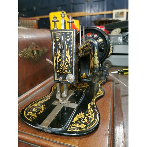 323 - 19th century very early Singer sewing machine in very good condition and moving freely, complete wit... 