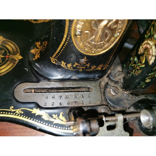 323 - 19th century very early Singer sewing machine in very good condition and moving freely, complete wit... 