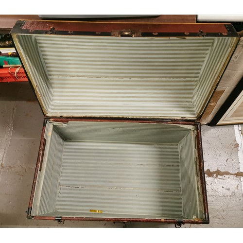 300 - 30 x 18 x 21 cm old wooden band with steel end dome top trunk
