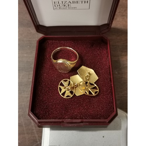 26 - 9 ct gold plain signet ring size S & Maltese cross cufflinks, total weight 10.5 gms