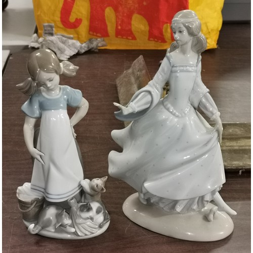 304 - 21 cm tall undamaged Lladro girl with 3 cats and 25 cm tall Cinderella with end of fingers on right ... 