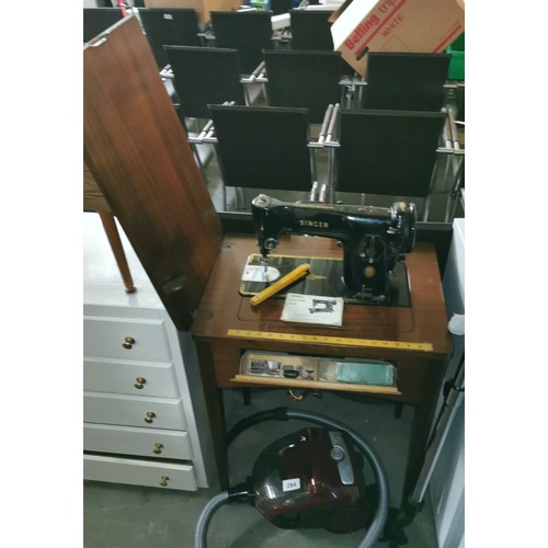 156 - Vintage Singer 201K sewing machine with manual mounted into retro table