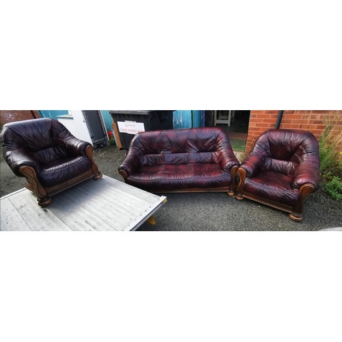 166 - Vintage Evreux Antier oxblood leather Fissato Bordeau 3 piece suite with complete lift out cushionin... 