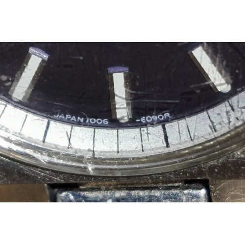 27 - Seiko automatic gents 19 jewel calendar watch - works intermittently so will need servicing