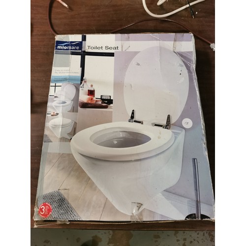Boxed and unused Miomare soft close toilet seat
