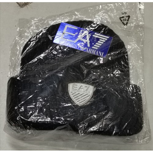 34 - New and bagged ribbed adults woolly hat