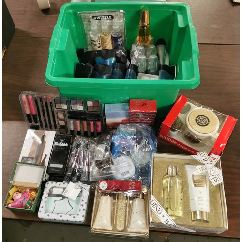 29 - Box of assorted gift sets (including whisky), deodorants, shower gels etc