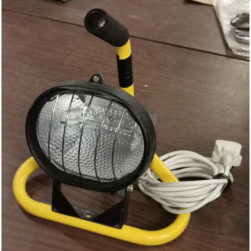 51 - Defender halogen portable work floodlight