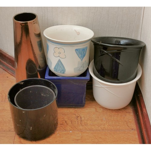 5 - Bundle of assorted ceramic plant pots and vases