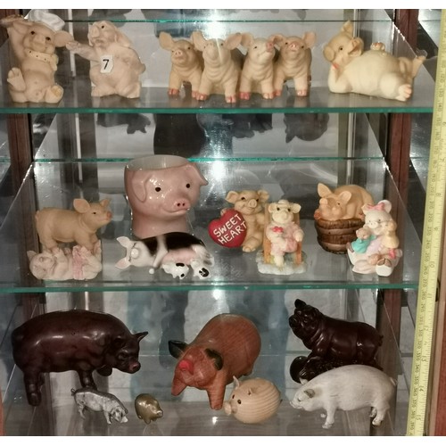 40 - Nice bundle of assorted size wooden, metal, ceramic and composite pig figures