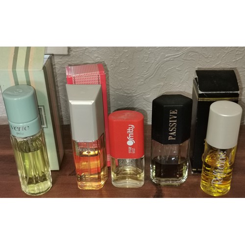 45 - 3 x boxed and 2 x loose assorted eau de toilette perfume sprays