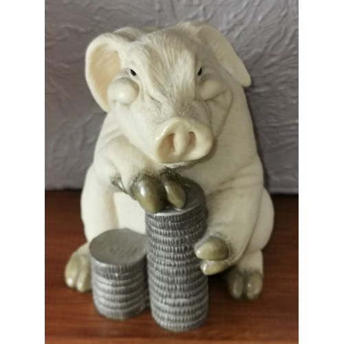 115 - 14 cm tall large Piggin' collection, piggin rich money bank