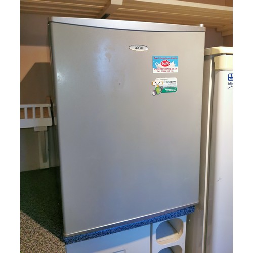 210 - 47 cm wide and 62 cm tall silver Logik counter top fridge