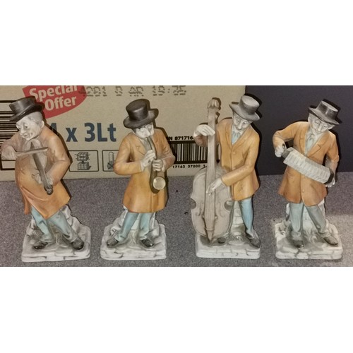 425 - 21.5 cm tall hollow porcelain vintage street band figures