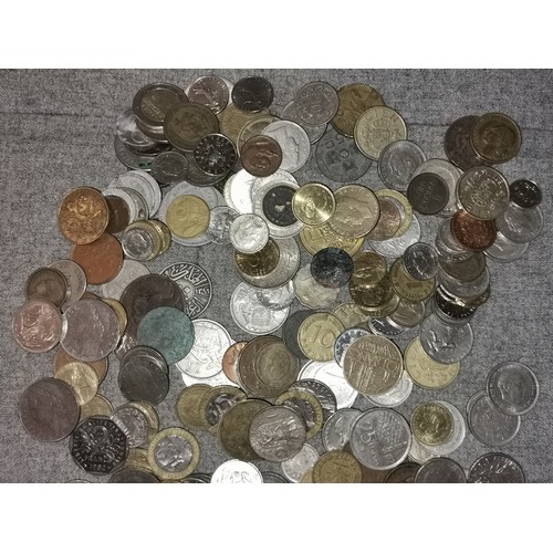 493 - Large tub of assorted foreign coinage