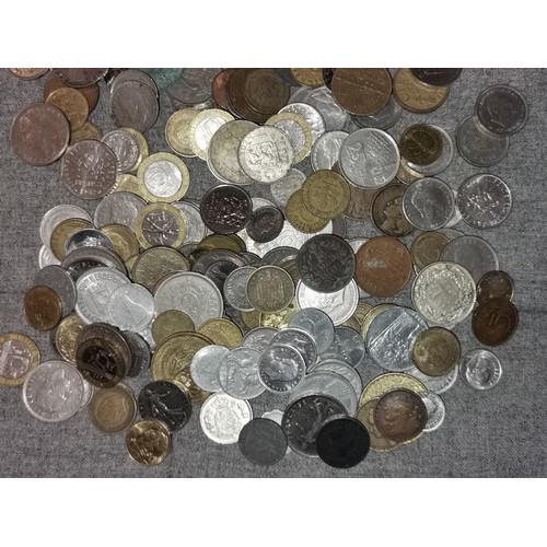 493 - Large tub of assorted foreign coinage