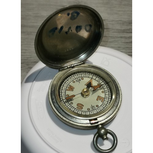 538 - Rare WWII 1940 military issue MK.VI pocket compass by F. Barker and son