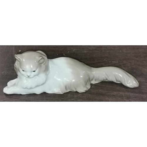 28 - 26 cm long Nao Lladro Angora cat figure