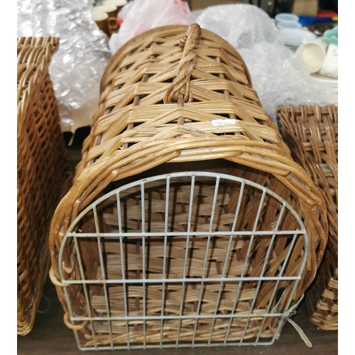 79 - 2 x wicker picnic hampers and small pet cage