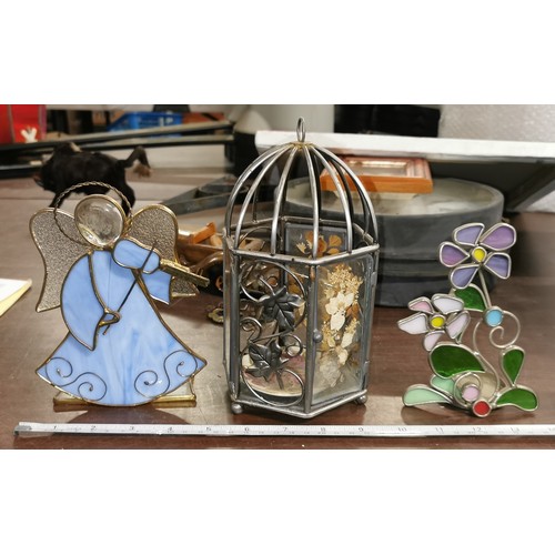 43 - Bundle of 2 x stained glass style votives & cage shaped tealight holder (1 glass panel has crack)