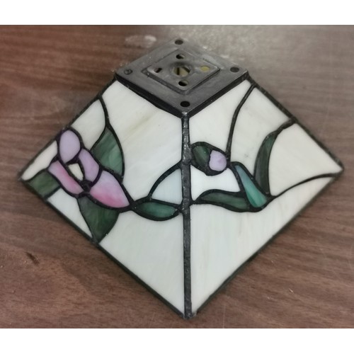 58 - Approx 19 x 19 cm Tiffany style light shade