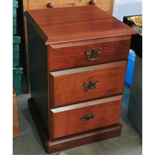 85 - 49 x 47 x 71 cm mahogany 3 drawer bedside chest