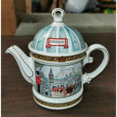 28 - Sadler London heritage collection, horse guards teapot