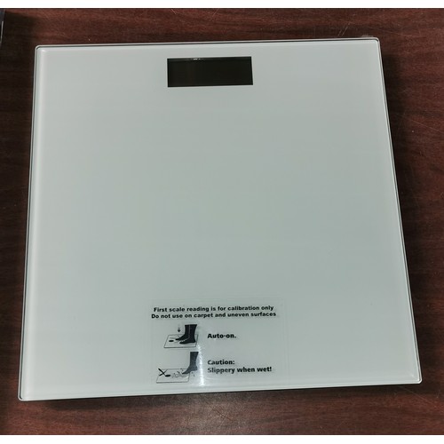 121 - White glass digital bathroom scales