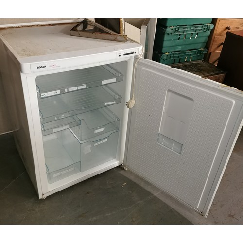 96 - Cafe clearance Bosch under counter fridge