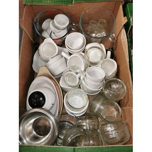 94 - Cafe clearance job lot of 4 x boxes of assorted table ware etc, mainly ceramic and glassware