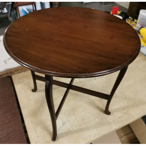 101 - 62 cm diameter clean old round table