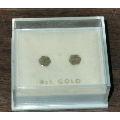 301 - New small pair of 9 ct gold earrings