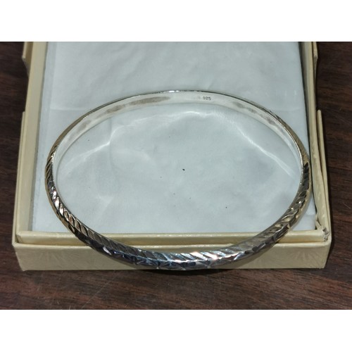 109 - Nice sterling silver bangle