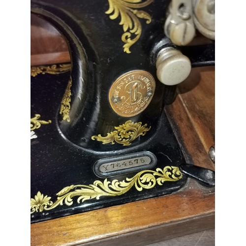 162 - 1922 Singer 128K sewing machine serial number Y764575, in good condition but needs small repair (onl... 