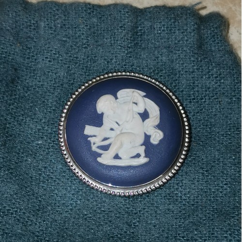 111 - Approx 3 cm diameter silver mounted Wedgwood jasper ware brooch - all proceeds from this lot go to N... 