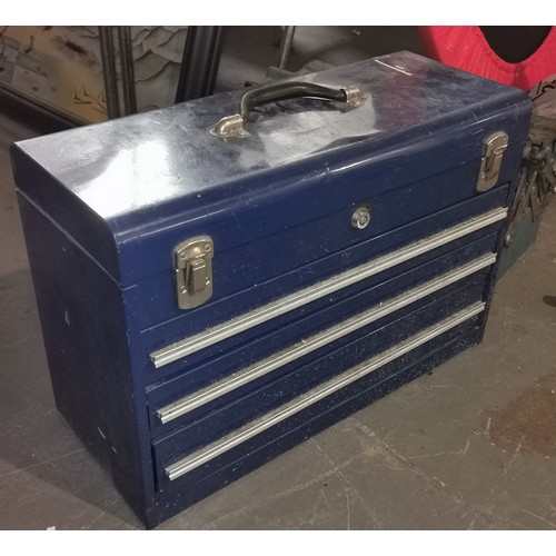 102 - 51 x 23 x 36 cm 3 drawer metal tool box and contents