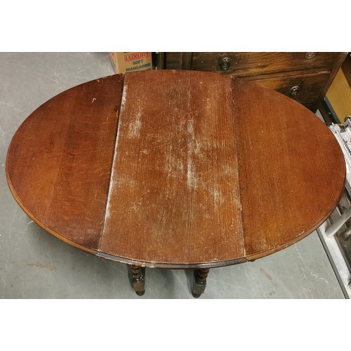 338 - 77 cm wide Barley twist gate leg oval table - top needs tlc