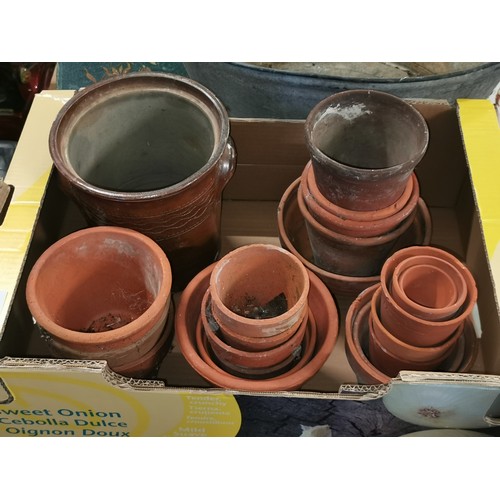 320 - Nice bundle of assorted red brick, terracotta and 1 x salt glazed pot