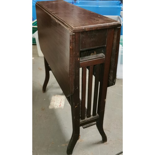 224 - Early 20th century mahogany drop leaf side table