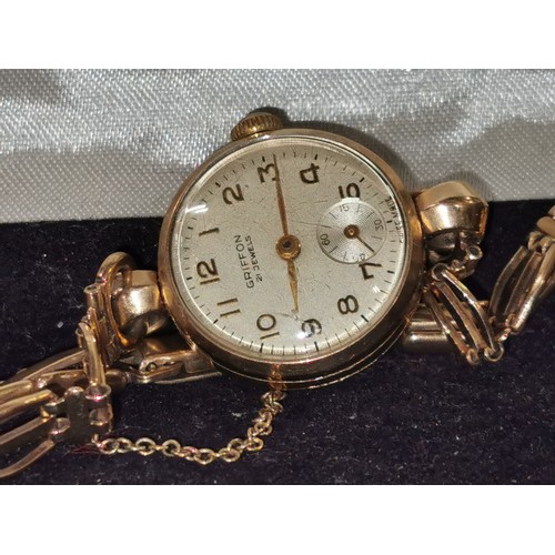 414 - Working ladies vintage Griffon 21 jewel 9 ct gold watch with 9 ct gold bracelet strap. Engraved pres... 